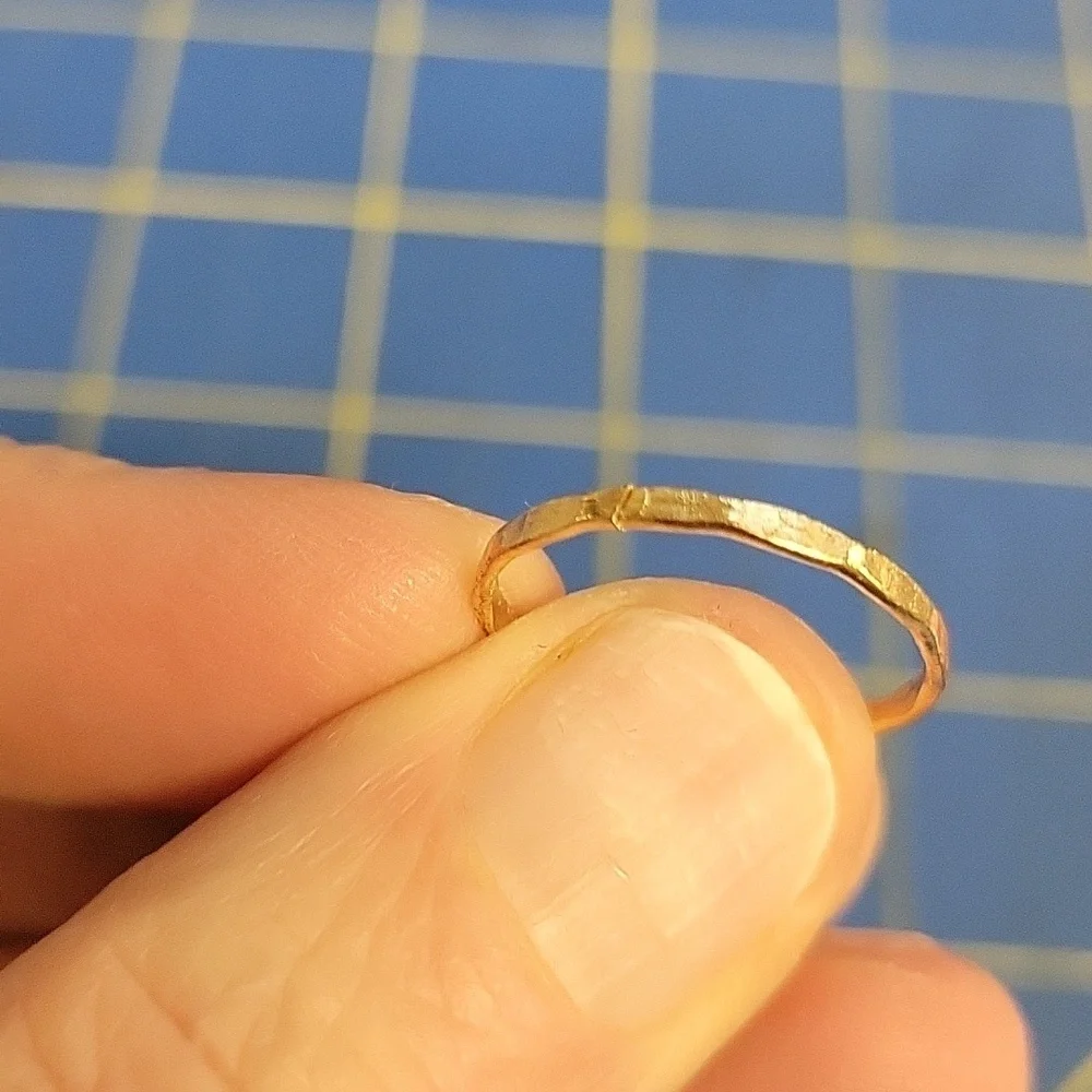 Square Design All Around Gold Tone Ring Band Size 7